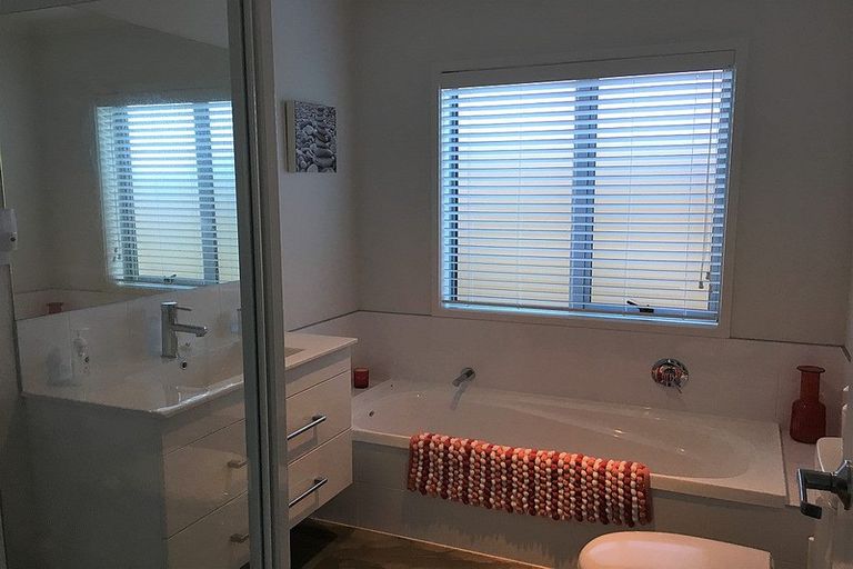 Photo of property in 16 Fuller Street, Papamoa Beach, Papamoa, 3118