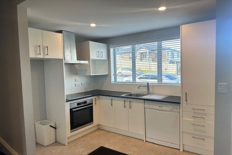 Photo of property in 15/11 Ray Small Drive, Papakura, 2110