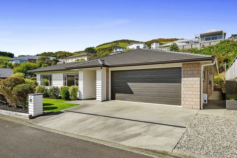 Photo of property in 175 Woodman Drive, Tawa, Wellington, 5028