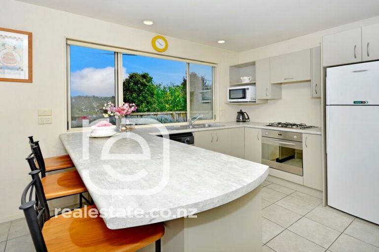 Photo of property in 2/48 Glencoe Road, Browns Bay, Auckland, 0630