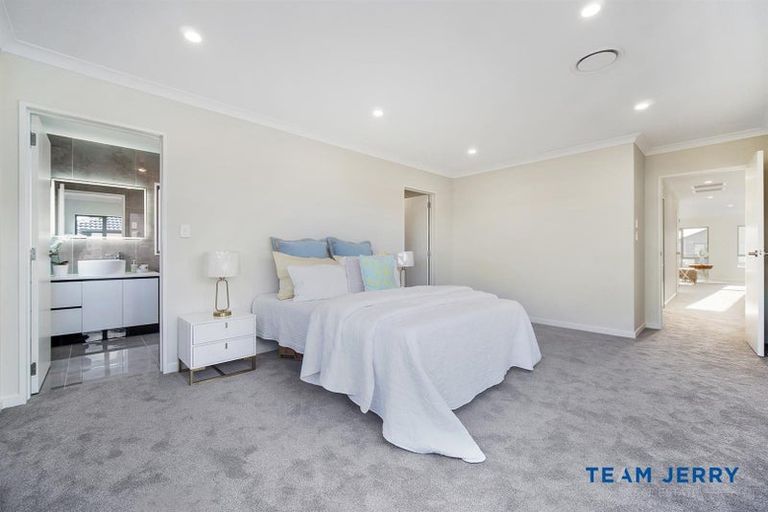Photo of property in 21 Knockanara Drive, Flat Bush, Auckland, 2019