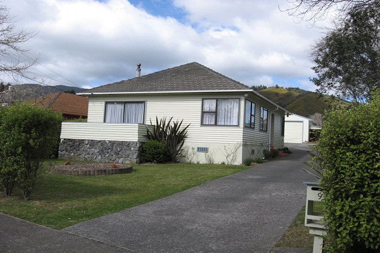 Photo of property in 9 Rowe Parade, Wainuiomata, Lower Hutt, 5014
