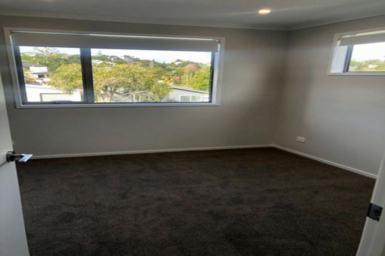 Photo of property in 1c Pavola Grove, Glenfield, Auckland, 0629