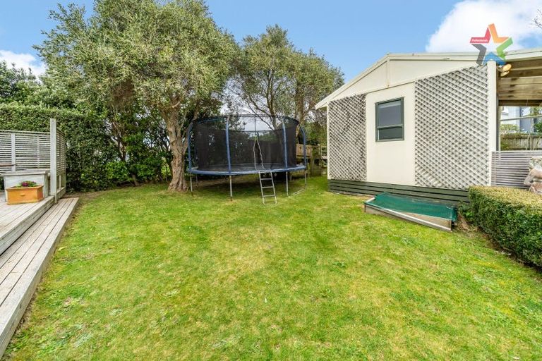 Photo of property in 22 Waiuta Street, Titahi Bay, Porirua, 5022