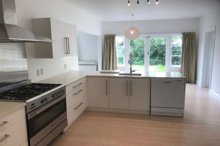 Photo of property in 60 Hamilton Avenue, Ilam, Christchurch, 8041