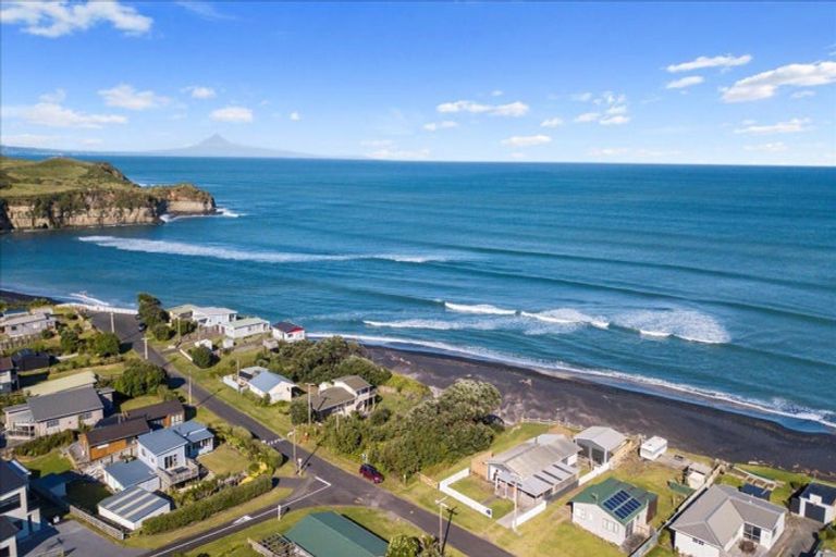 Photo of property in 8 Point Road, Mokau, 4376