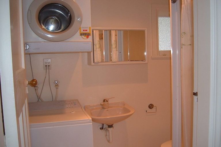 Photo of property in 2 Caprera Street, Melrose, Wellington, 6023