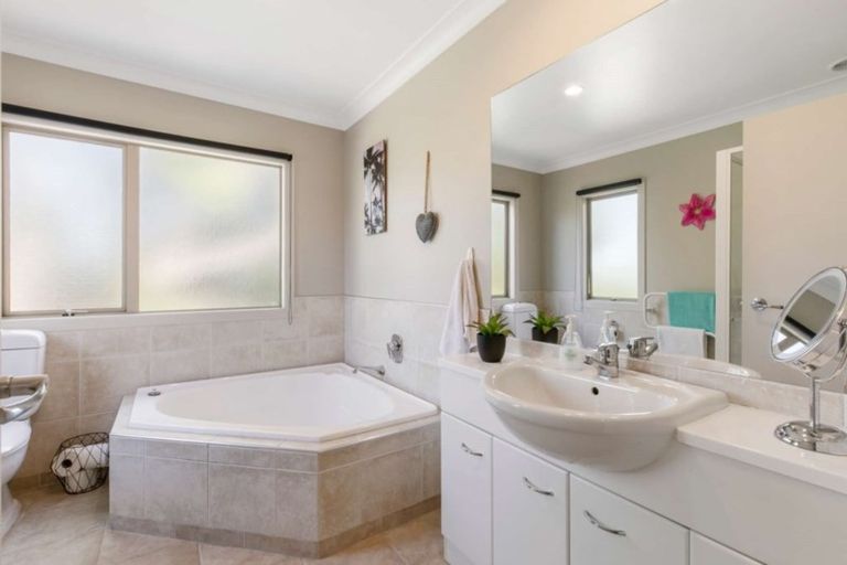 Photo of property in 26 Serene Place, Gulf Harbour, Whangaparaoa, 0930