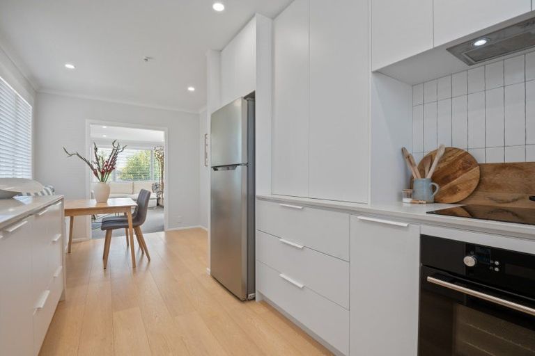 Photo of property in 5 Wallace Road, Mangere Bridge, Auckland, 2022