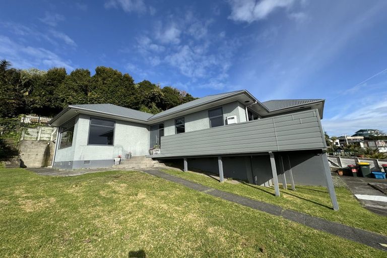 Photo of property in 5 South Road, Moturoa, New Plymouth, 4310