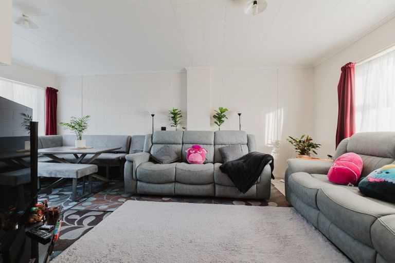 Photo of property in 3 Seddon Street, Takaro, Palmerston North, 4412