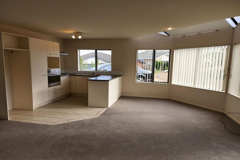 Photo of property in 9/169 Sturges Road, Henderson, Auckland, 0612