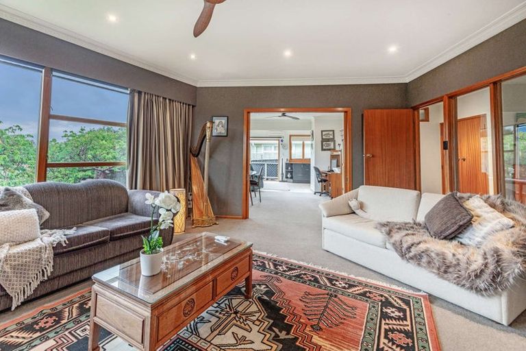 Photo of property in 38 Winston Avenue, Hokowhitu, Palmerston North, 4410