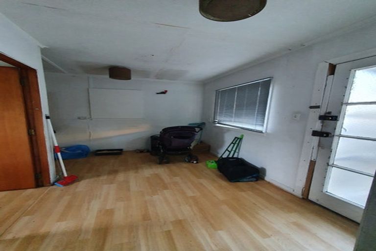 Photo of property in 25 Busby Street, Blockhouse Bay, Auckland, 0600