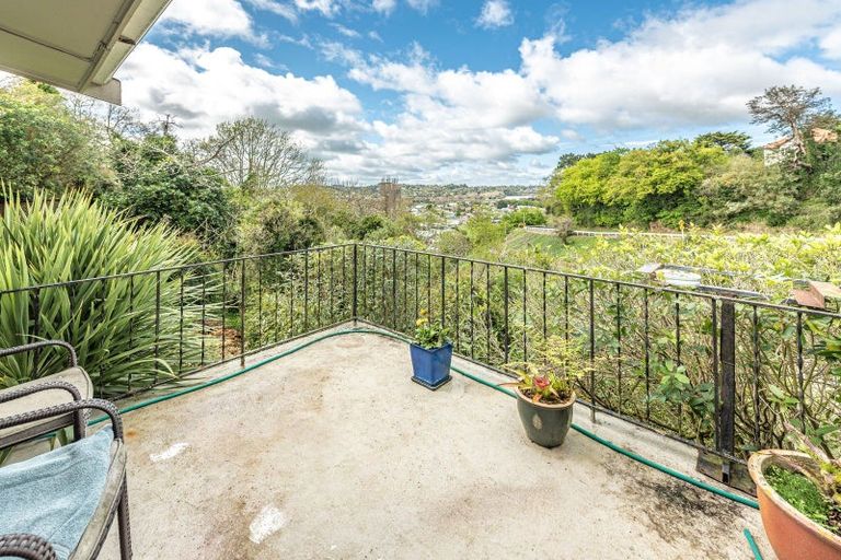 Photo of property in 2 Hillside Terrace, Saint Johns Hill, Whanganui, 4500