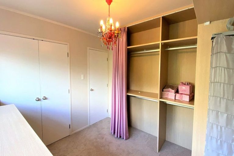 Photo of property in 16 Cherub Place, West Harbour, Auckland, 0618