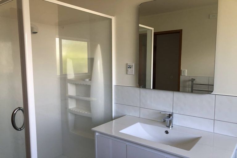 Photo of property in 2/21 Kookaburra Place, Botany Downs, Auckland, 2010