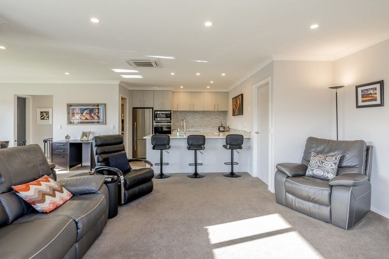Photo of property in 13 Saint Vincent Way, Waikanae, 5036