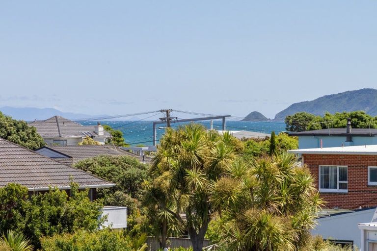 Photo of property in 2 Bermuda Grove, Paraparaumu Beach, Paraparaumu, 5032
