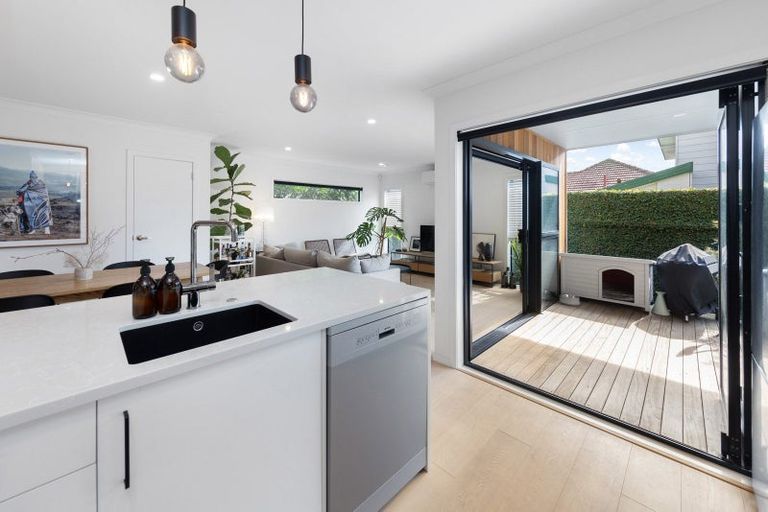 Photo of property in 125c Point Chevalier Road, Point Chevalier, Auckland, 1022