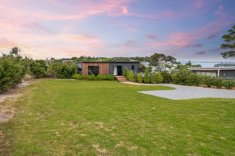 Photo of property in 1117b Whangaparaoa Road, Tindalls Beach, Whangaparaoa, 0930