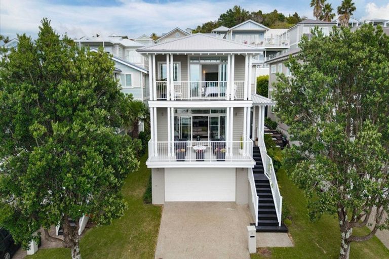 Photo of property in 15 Landmark Terrace, Orewa, 0931