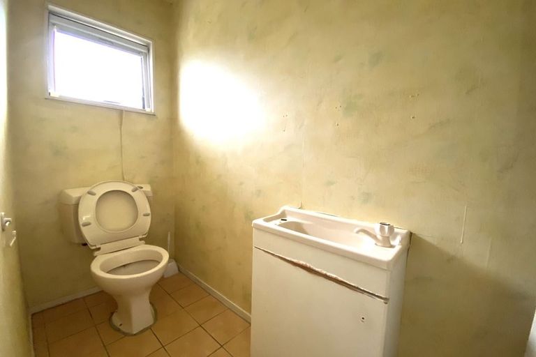 Photo of property in 1/10 Sumich Place, West Harbour, Auckland, 0618