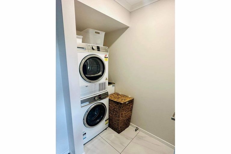 Photo of property in 8b Lumbarda Drive, Kumeu, 0810