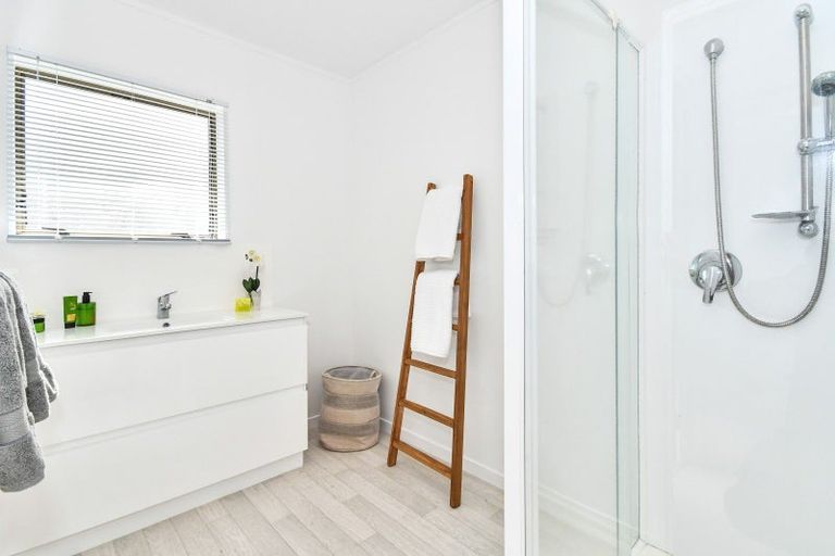 Photo of property in 2/4 Sunshine Place, Papakura, 2110