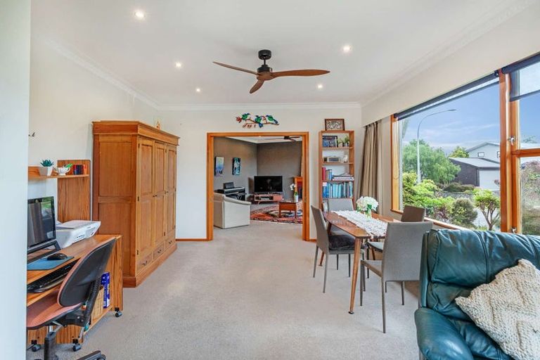 Photo of property in 38 Winston Avenue, Hokowhitu, Palmerston North, 4410