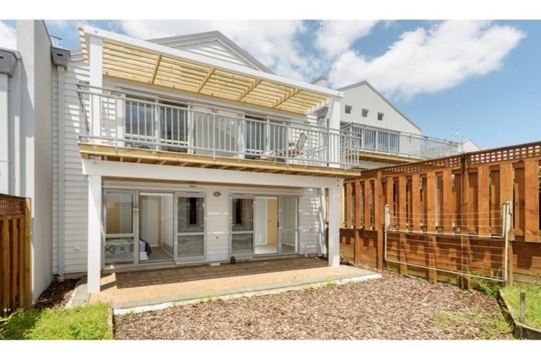 Photo of property in 24/19 Brodie Place, Bethlehem, Tauranga, 3110