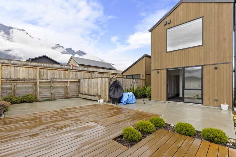Photo of property in 48 Shepherd Road, Jacks Point, Queenstown, 9371