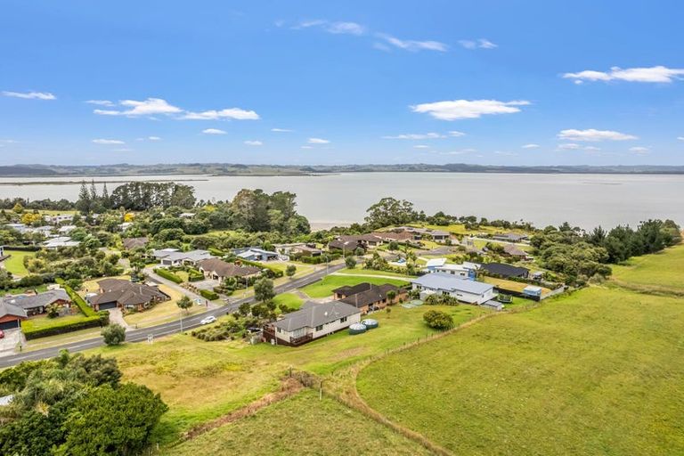 Photo of property in 19 Omana Avenue, Shelly Beach, South Head, 0874