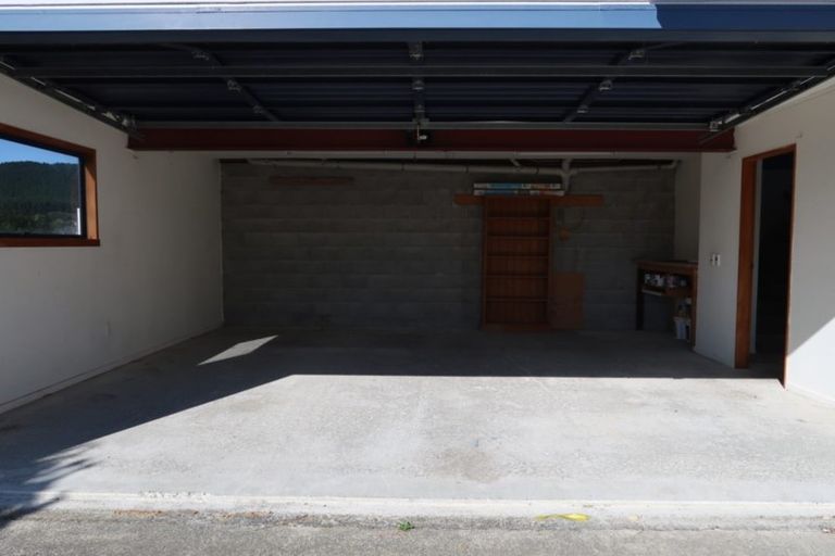 Photo of property in 62a Saint Johns Terrace, Tawa, Wellington, 5028