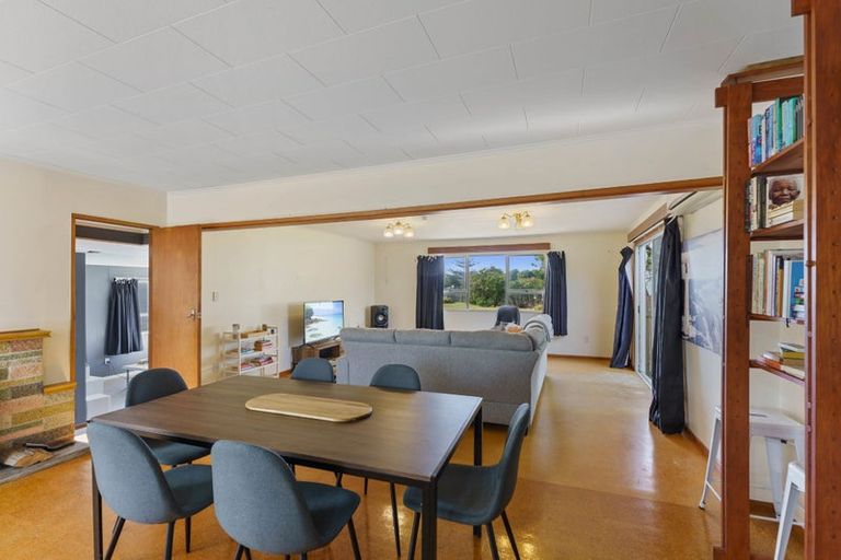 Photo of property in 98 Field Way, Waikanae Beach, Waikanae, 5036