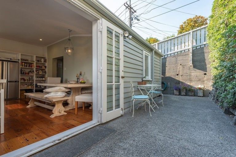 Photo of property in 18 Carrington Street, Mount Cook, Wellington, 6021