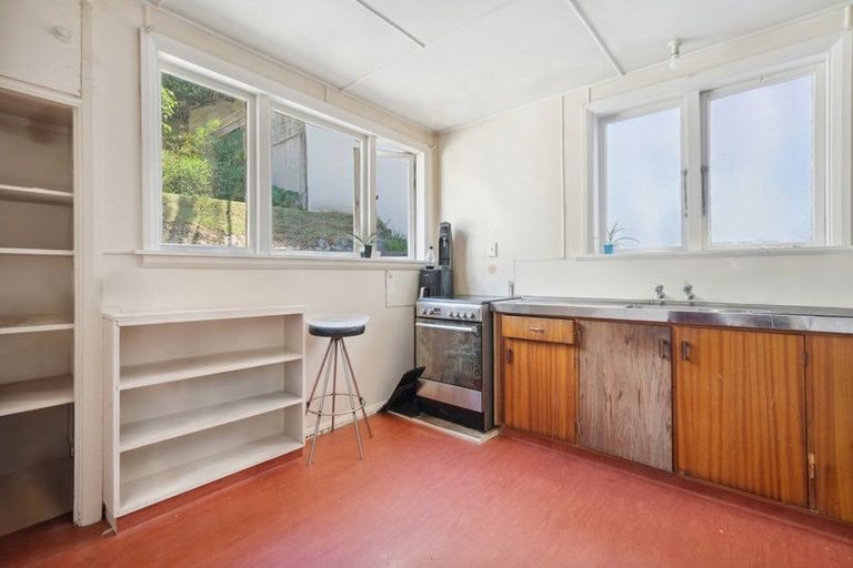 Photo of property in 230 Oriental Parade, Oriental Bay, Wellington, 6011