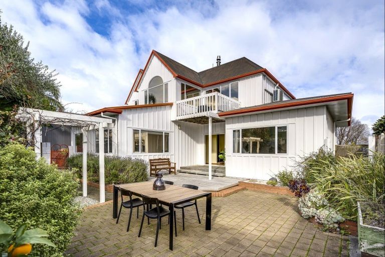 Photo of property in 121 Thompson Road, Bluff Hill, Napier, 4110