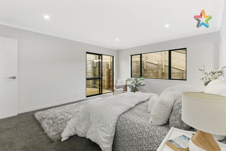 Photo of property in 6 Poto Road, Normandale, Lower Hutt, 5010