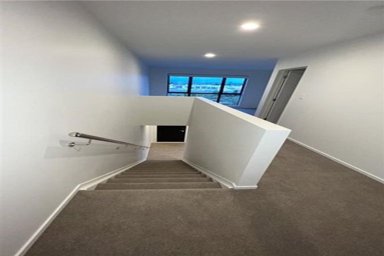 Photo of property in 17 Aramata Road, Papakura, 2110