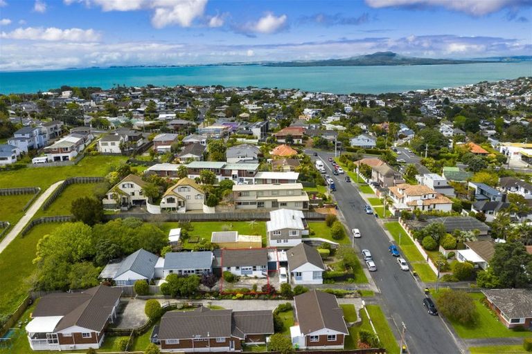 Photo of property in 2/7 Richards Avenue, Forrest Hill, Auckland, 0620