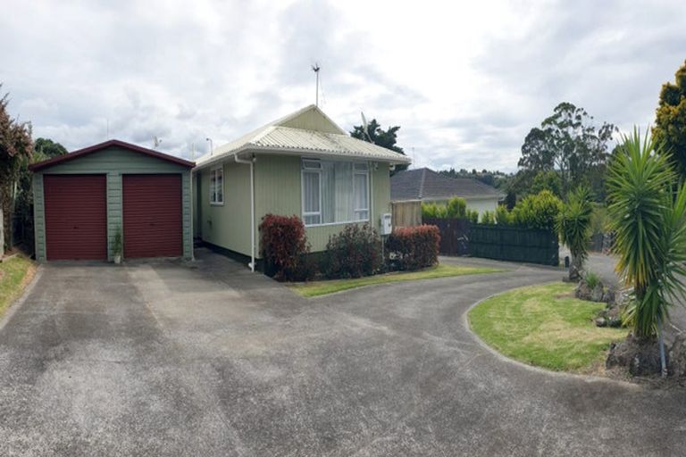 Photo of property in 5 Rapaki Place, Te Atatu Peninsula, Auckland, 0610