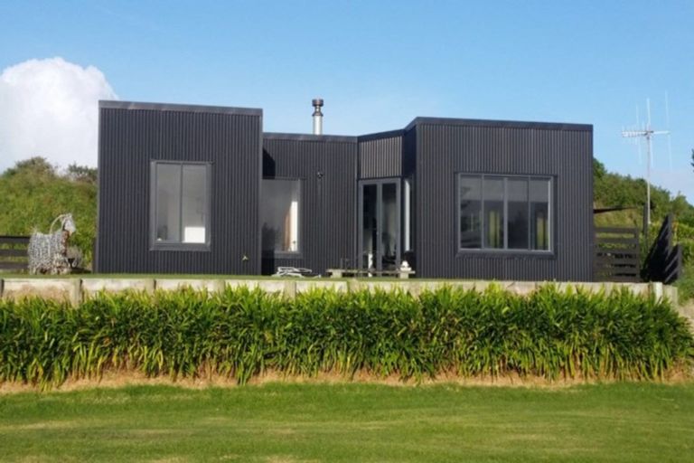 Photo of property in 21 Golf Vue Place, Castlecliff, Whanganui, 4501