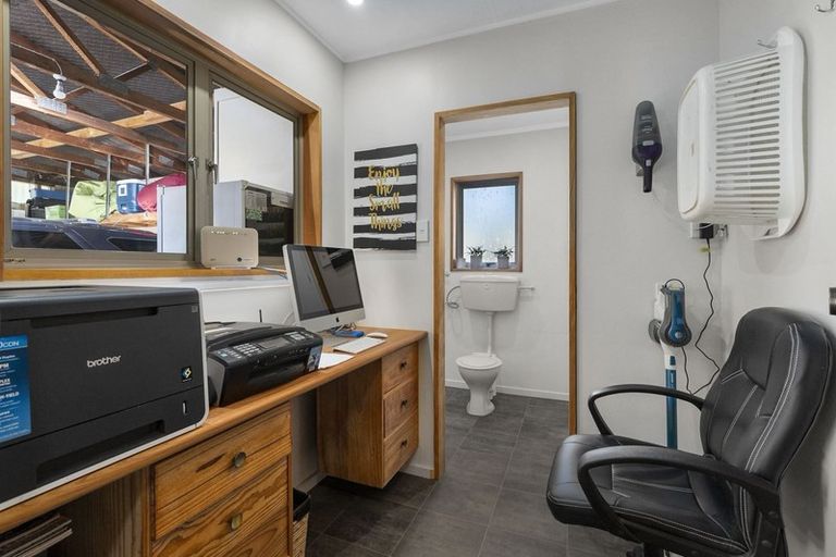 Photo of property in 22 Tiratu Road, Dannevirke, 4976