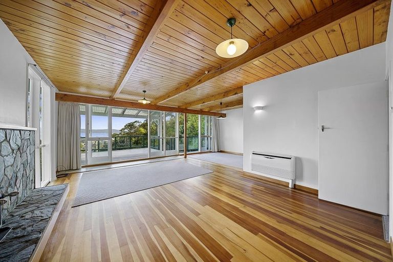 Photo of property in 34 Nikau Street, Eastbourne, Lower Hutt, 5013