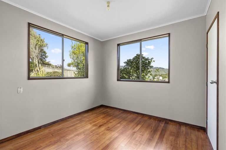 Photo of property in 2 Cornwall Crescent, Cannons Creek, Porirua, 5024