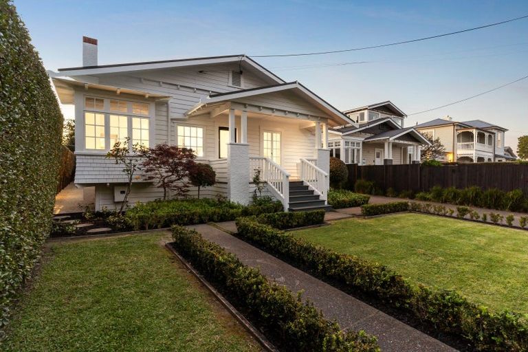 Photo of property in 44 Princes Street, Northcote Point, Auckland, 0627