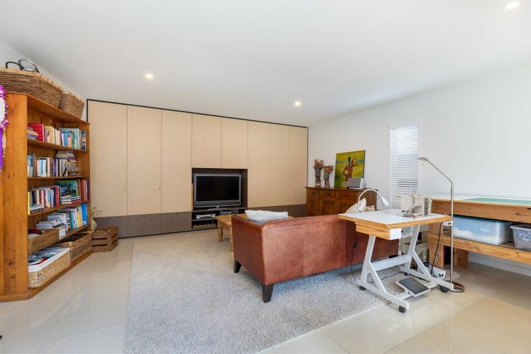 Photo of property in 353 Hardy Street, Nelson, 7010