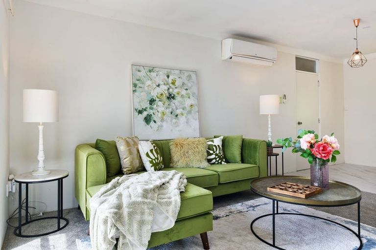 Photo of property in 2/15 Dunraven Place, Torbay, Auckland, 0630