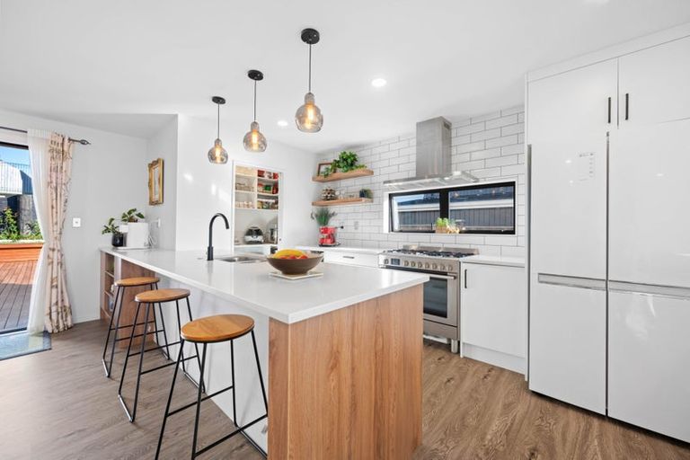 Photo of property in 32 Huarahi Pai Road, Huapai, Kumeu, 0810